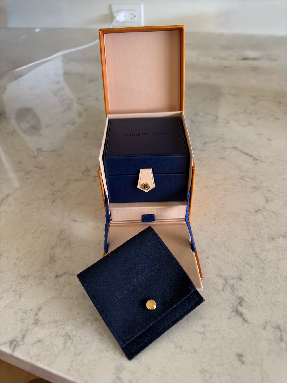 Louis Vuitton RARE jewelry box with all collateral